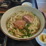 沖縄のソウルフード沖縄そばの名店「屋宜家(やぎや)」でくわっちーさびたん！！！　～沖縄ライフハック　沖縄そば編～　